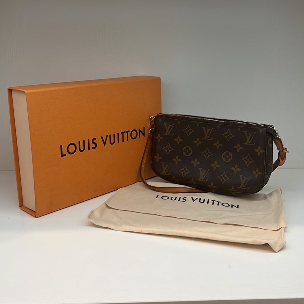 Louis Vuitton Pochette Accessoires Monogram Handbag